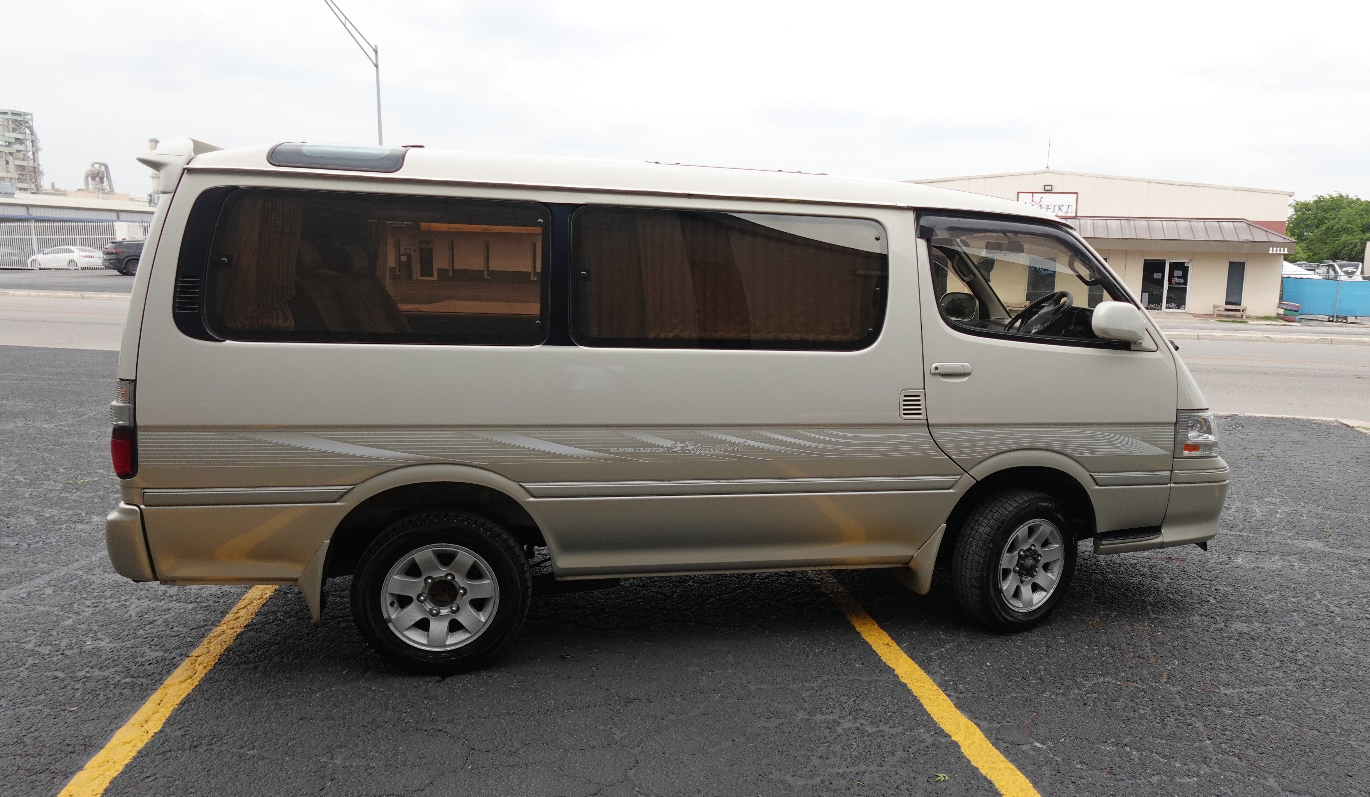 Toyota Hiace Living Saloon Limited Edition