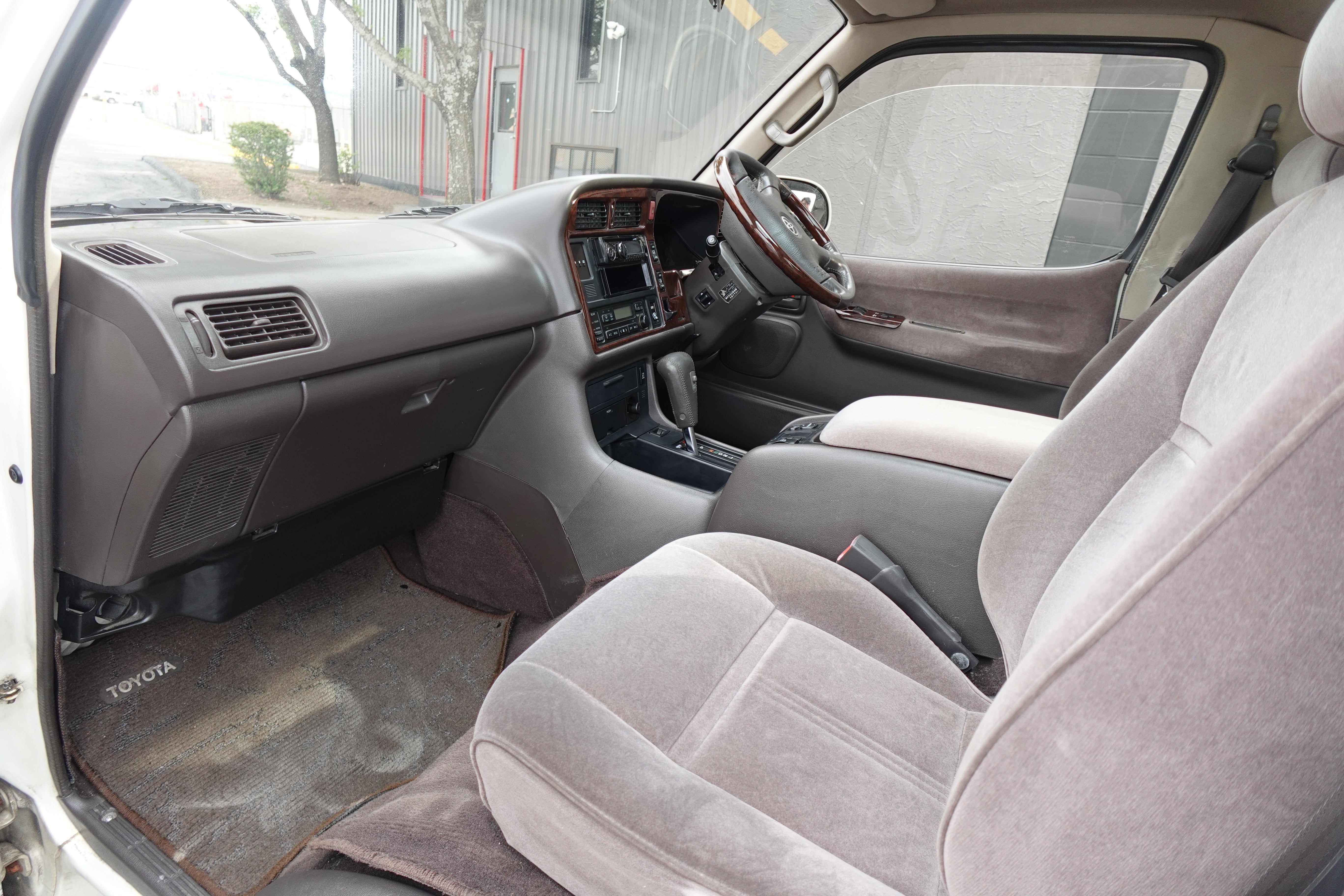 Toyota Hiace Living Saloon Limited Edition