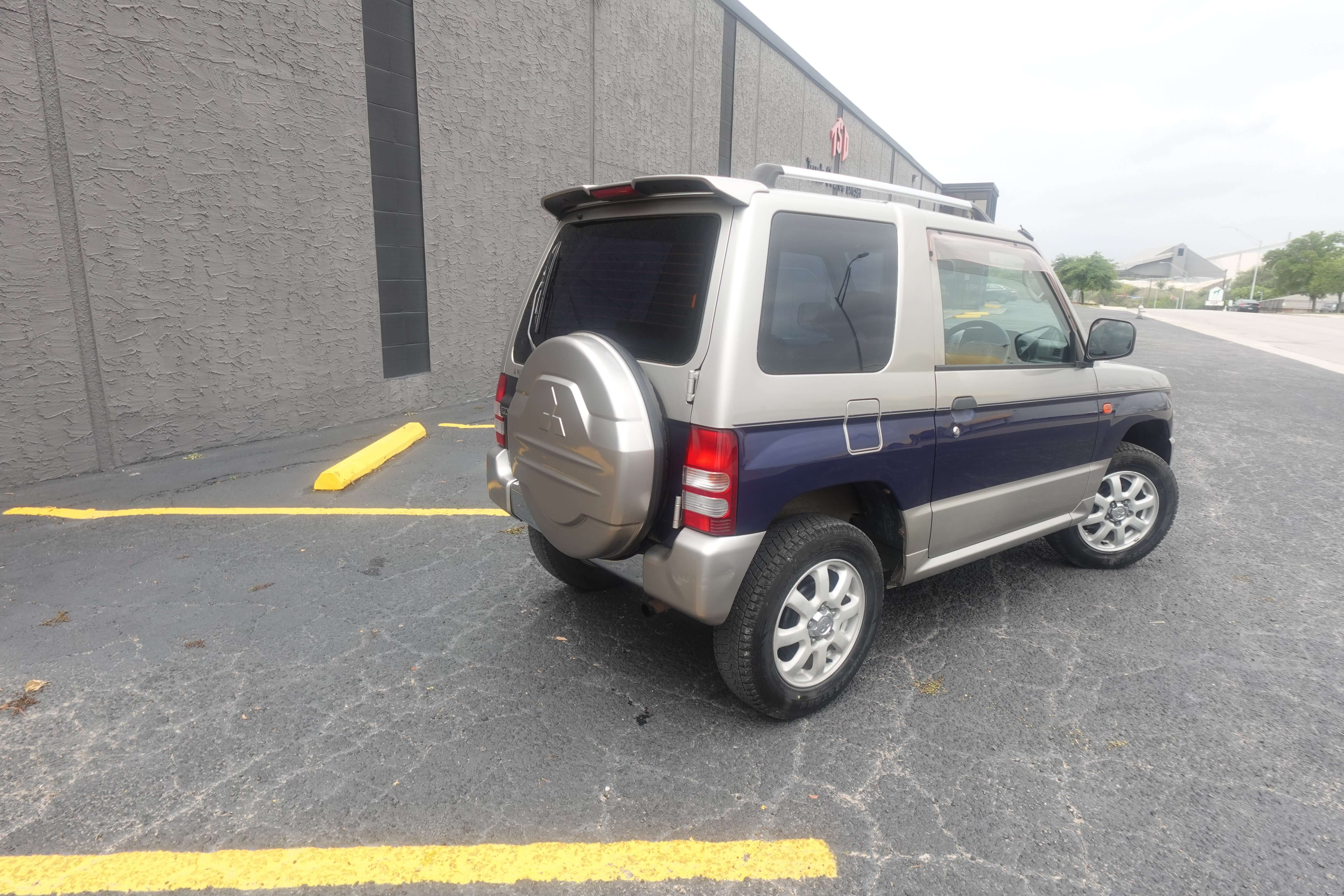 1998 Mitsubishi Pajero mini