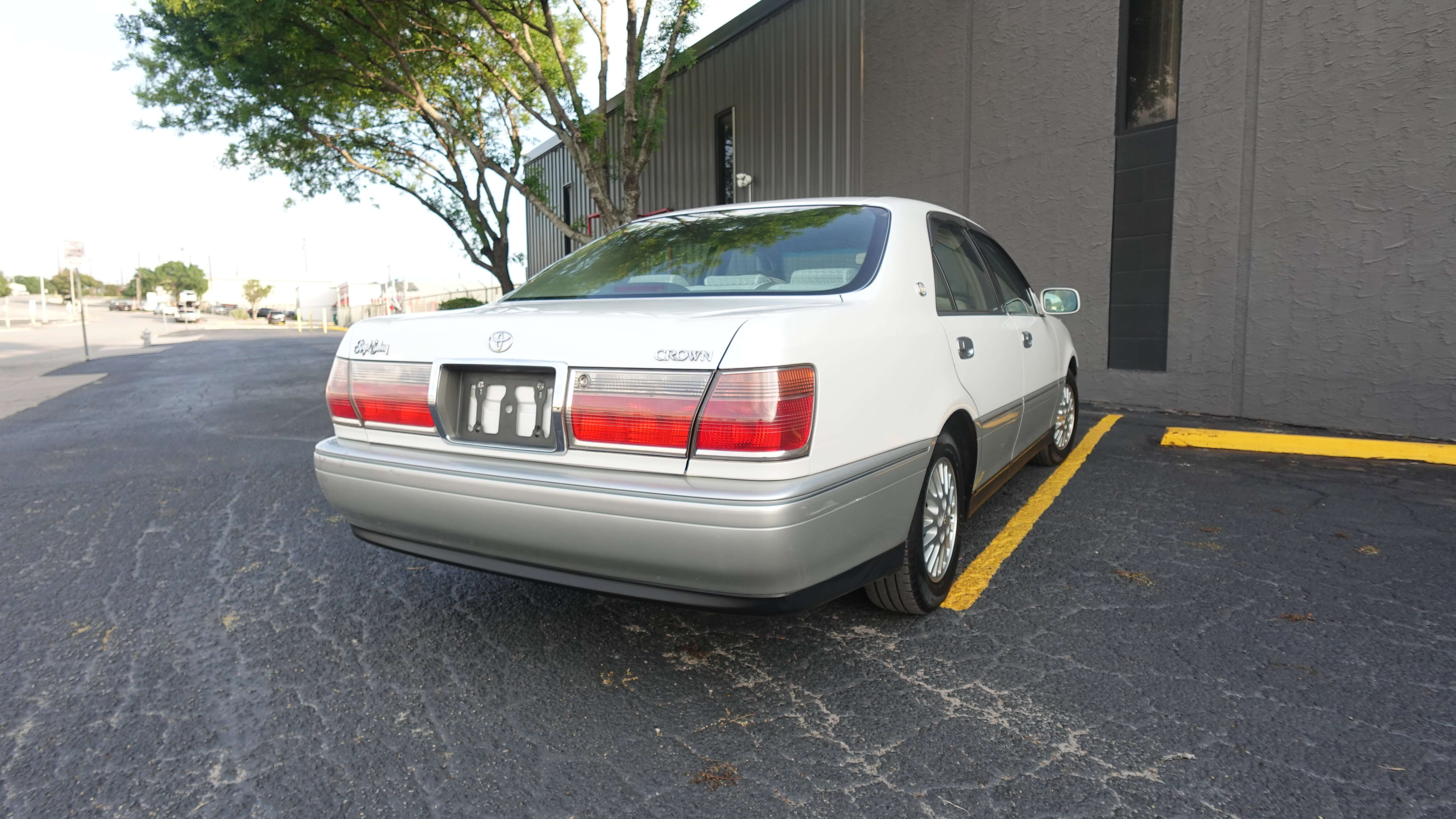 JDM 1999 Toyota Crown Royal Saloon