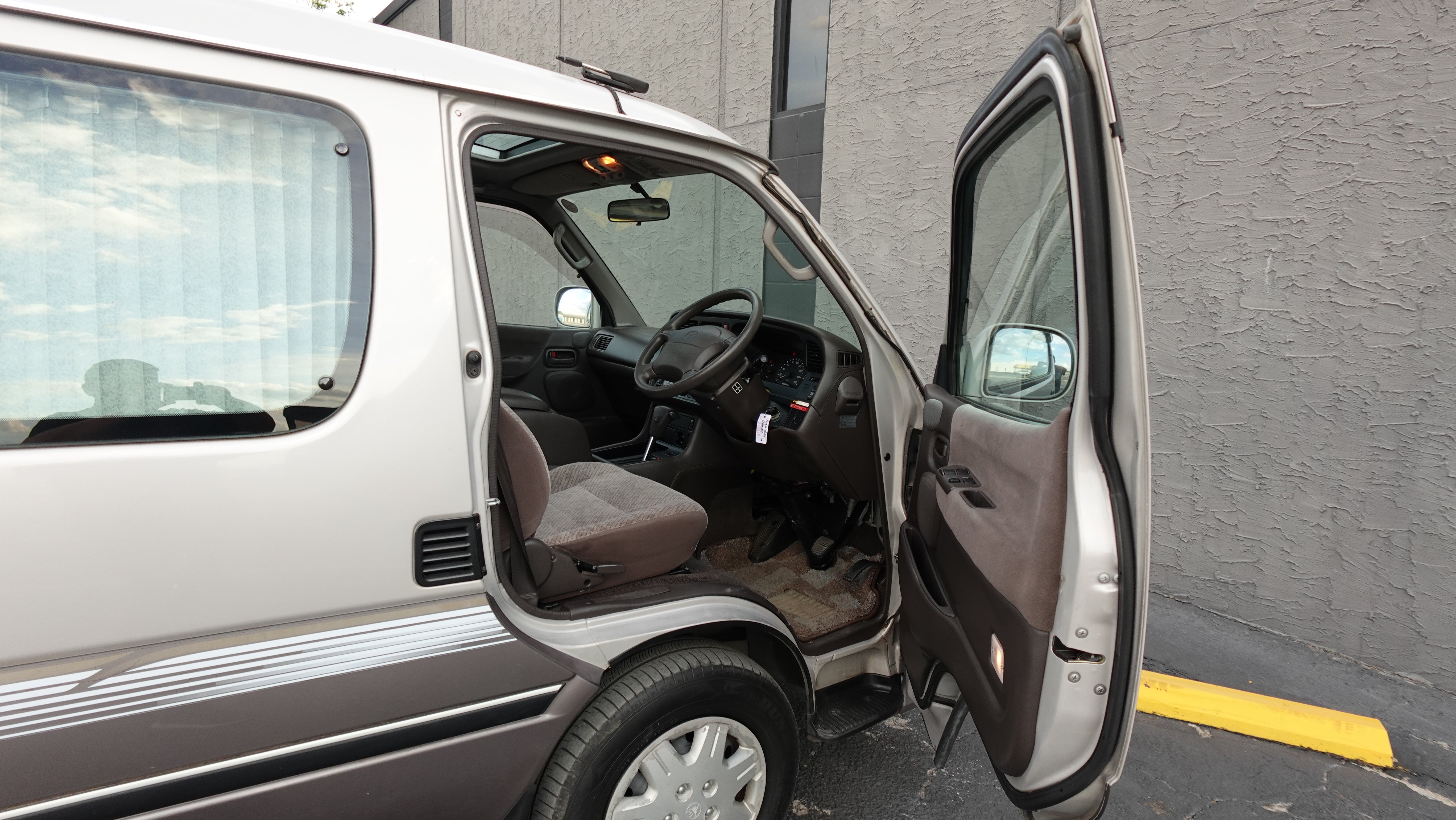 JDM 1996 Toyota Hiace Super Custom G 2.4L