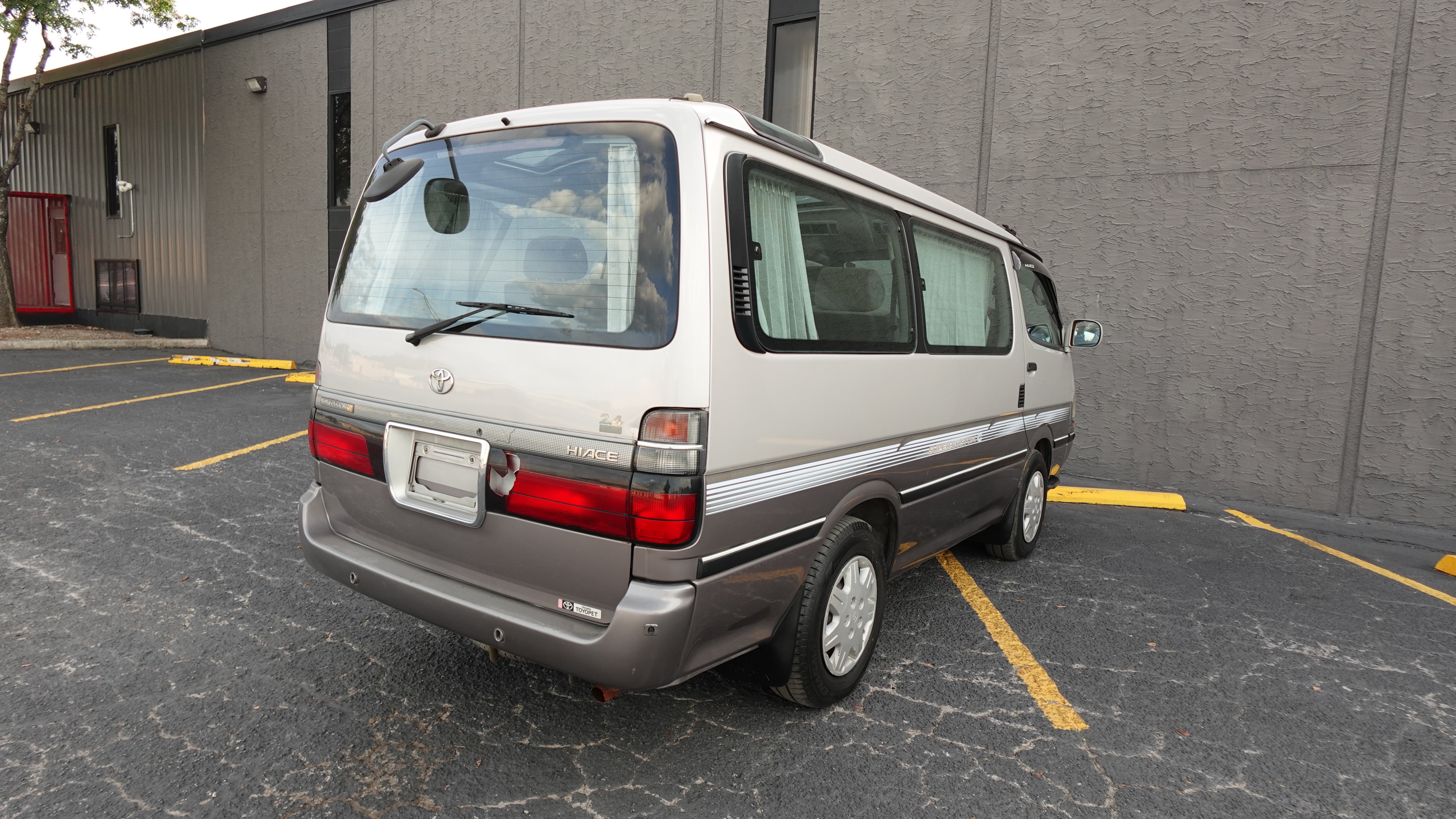 JDM 1996 Toyota Hiace Super Custom G 2.4L
