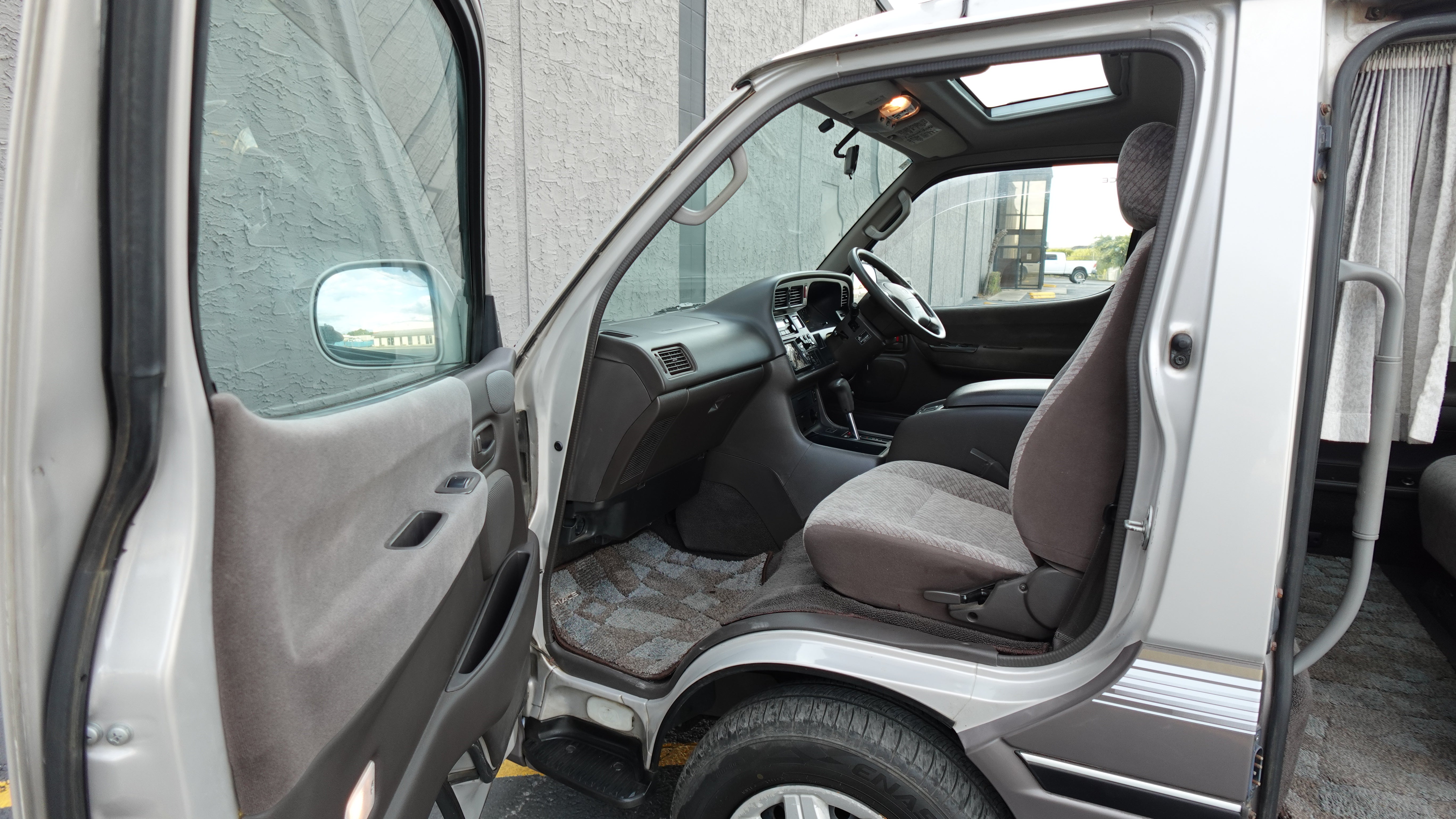 JDM 1996 Toyota Hiace Super Custom G 2.4L