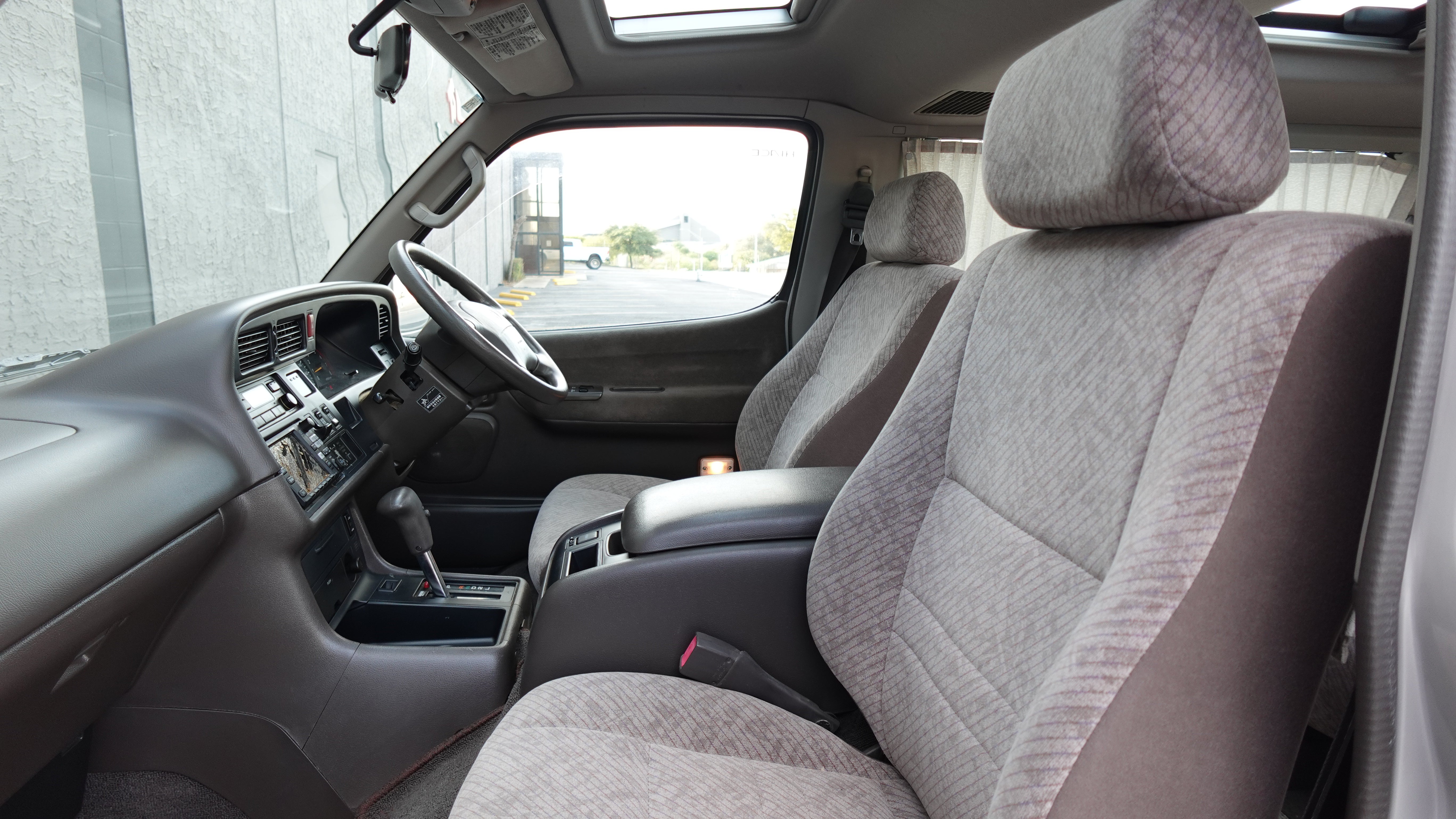 JDM 1996 Toyota Hiace Super Custom G 2.4L
