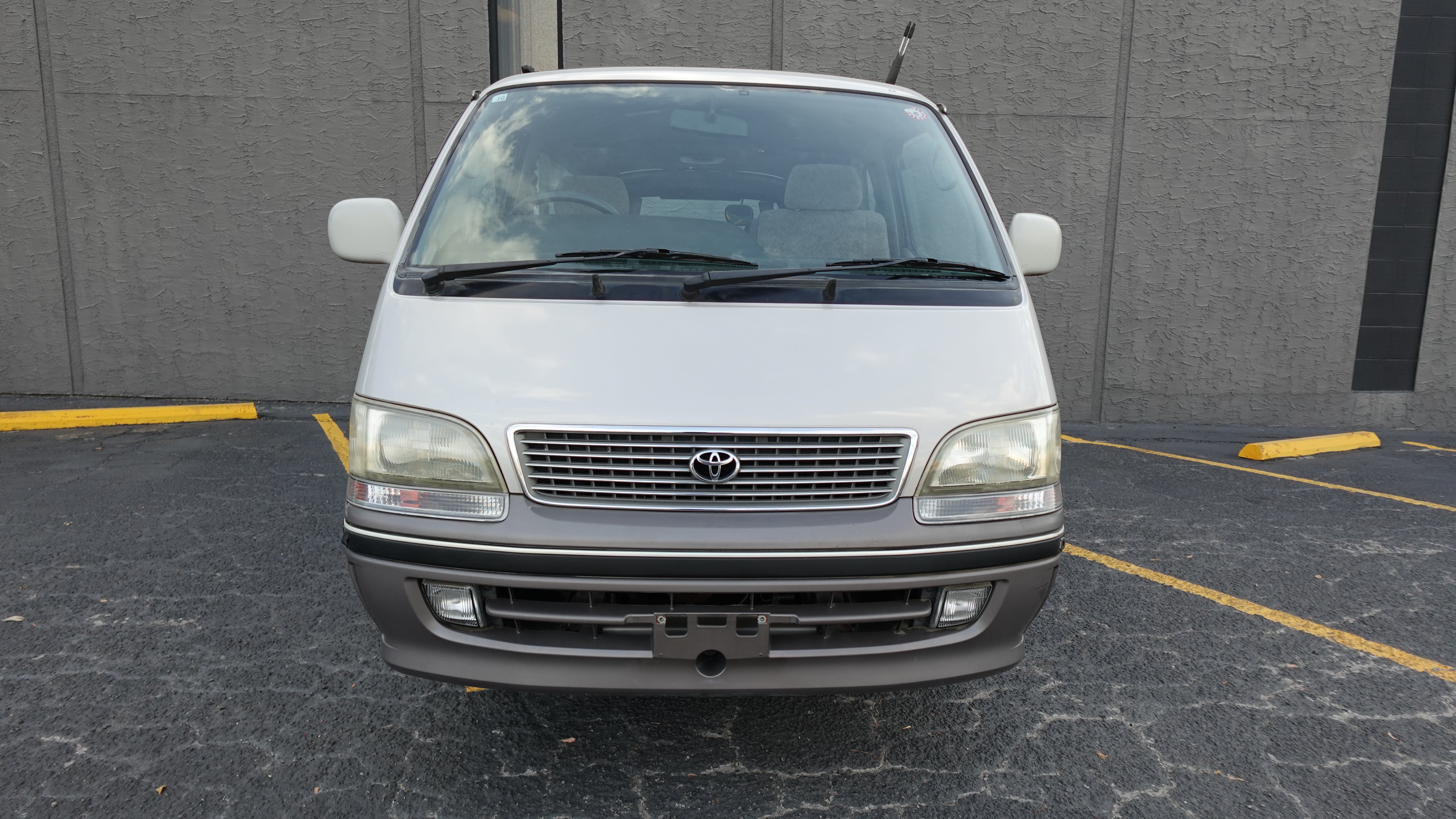 JDM 1996 Toyota Hiace Super Custom G 2.4L