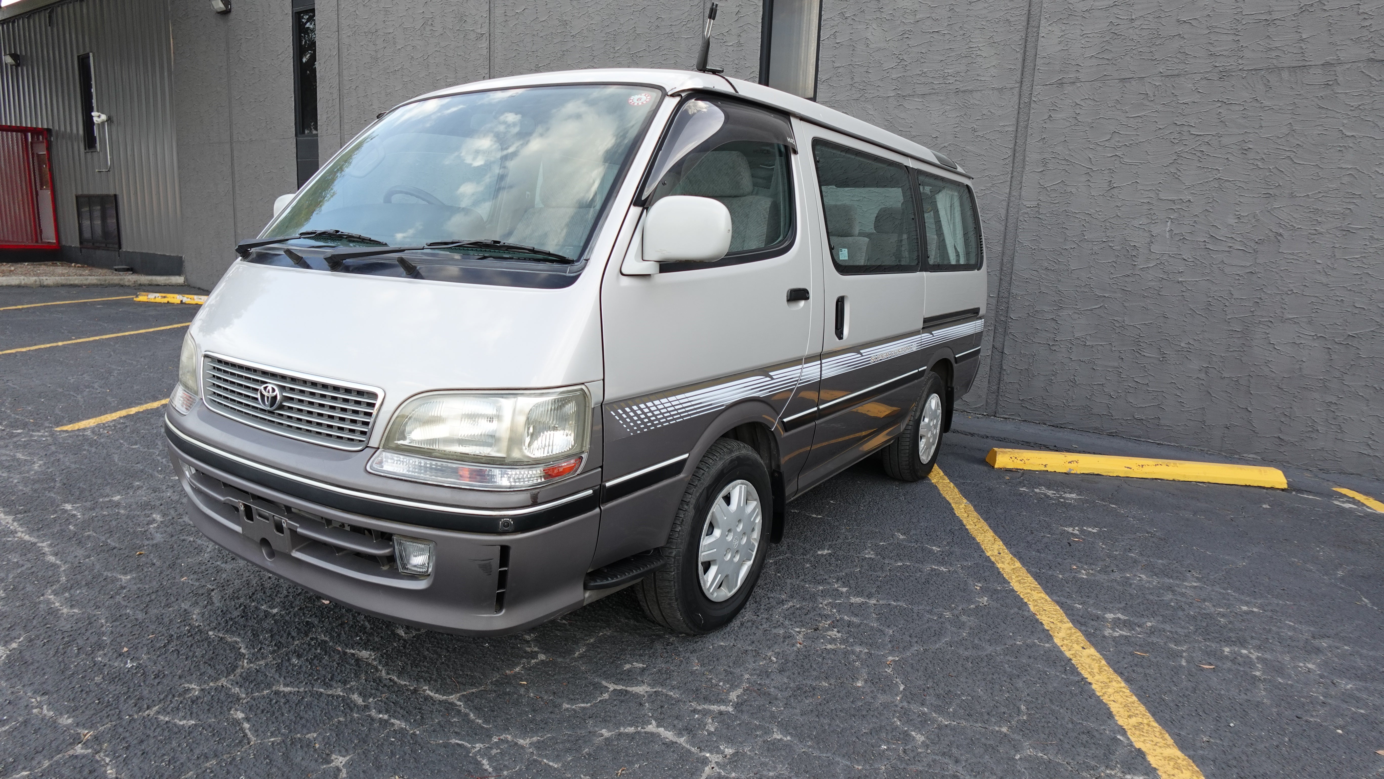 JDM 1996 Toyota Hiace Super Custom G 2.4L