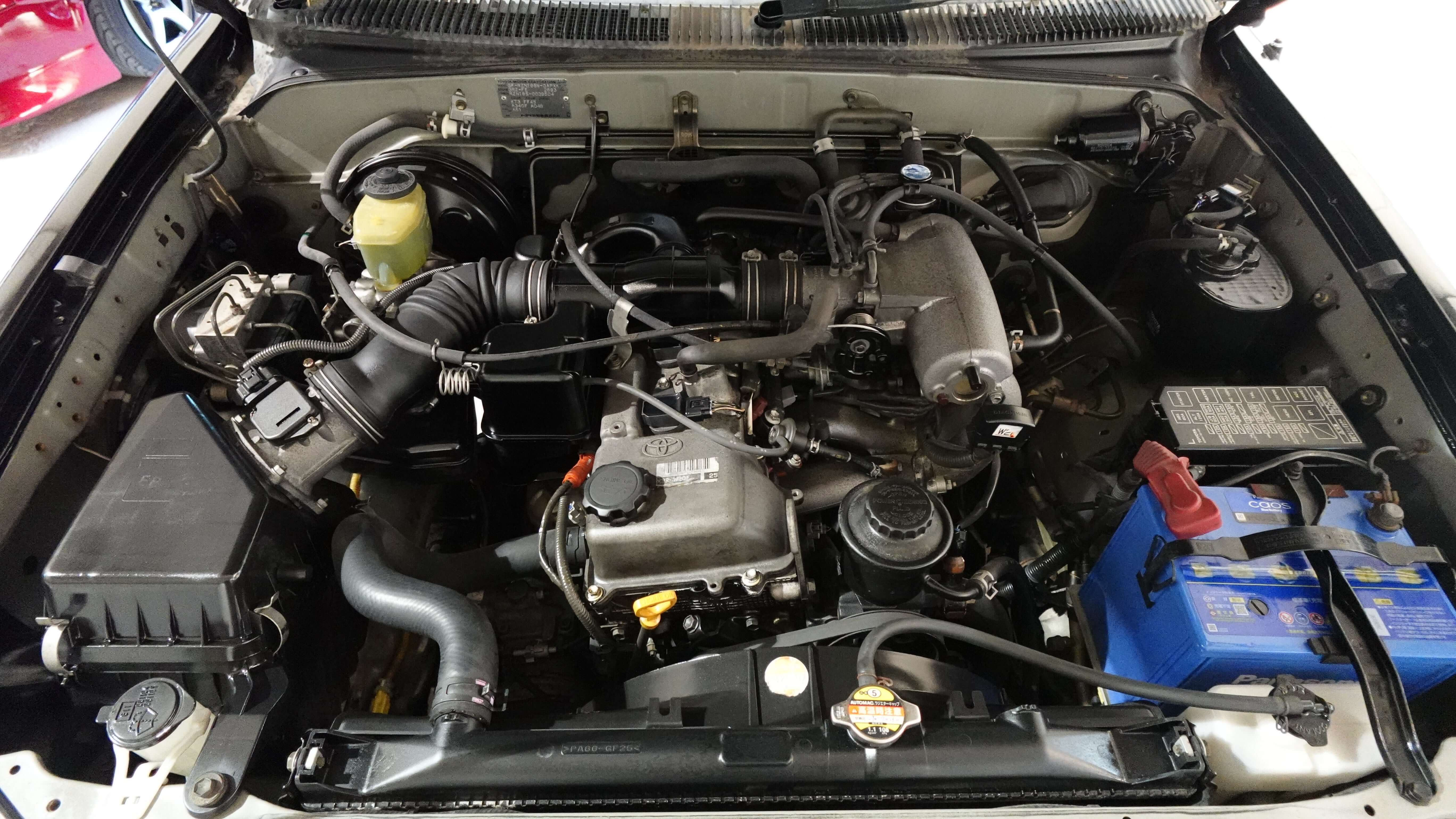 2000 JDM Toyota Hilux Surf SSR-X RZN185 2.7L