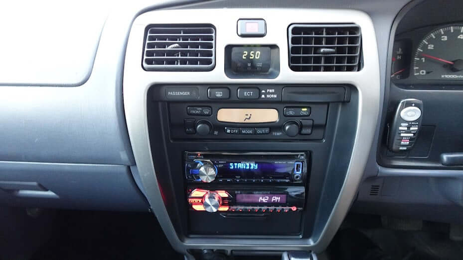 2000 Toyota Hilux Surf SSR-X RZN185 2.7L