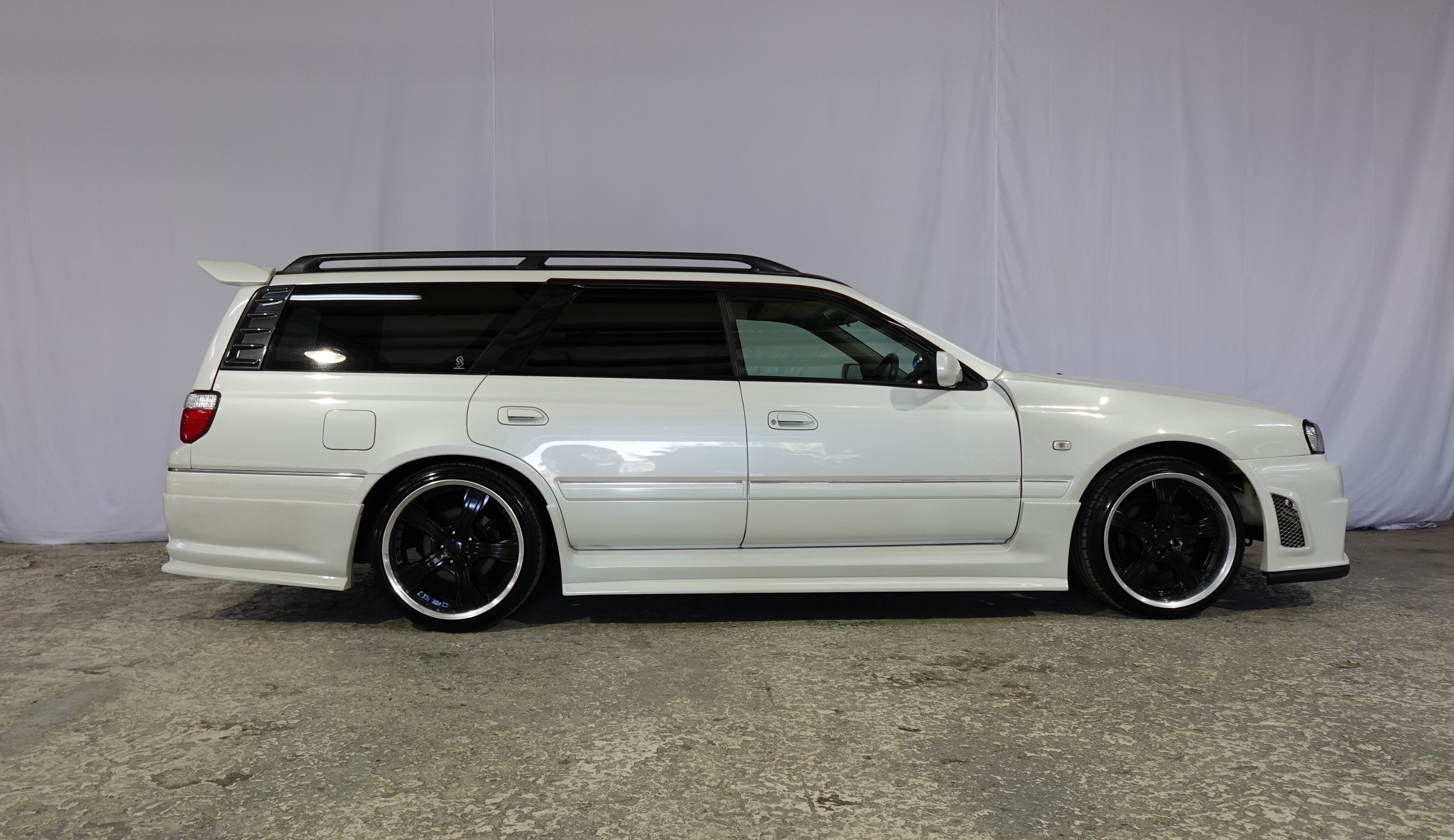 1999 Nissan Stagea RS-Four AWD GTR Front end