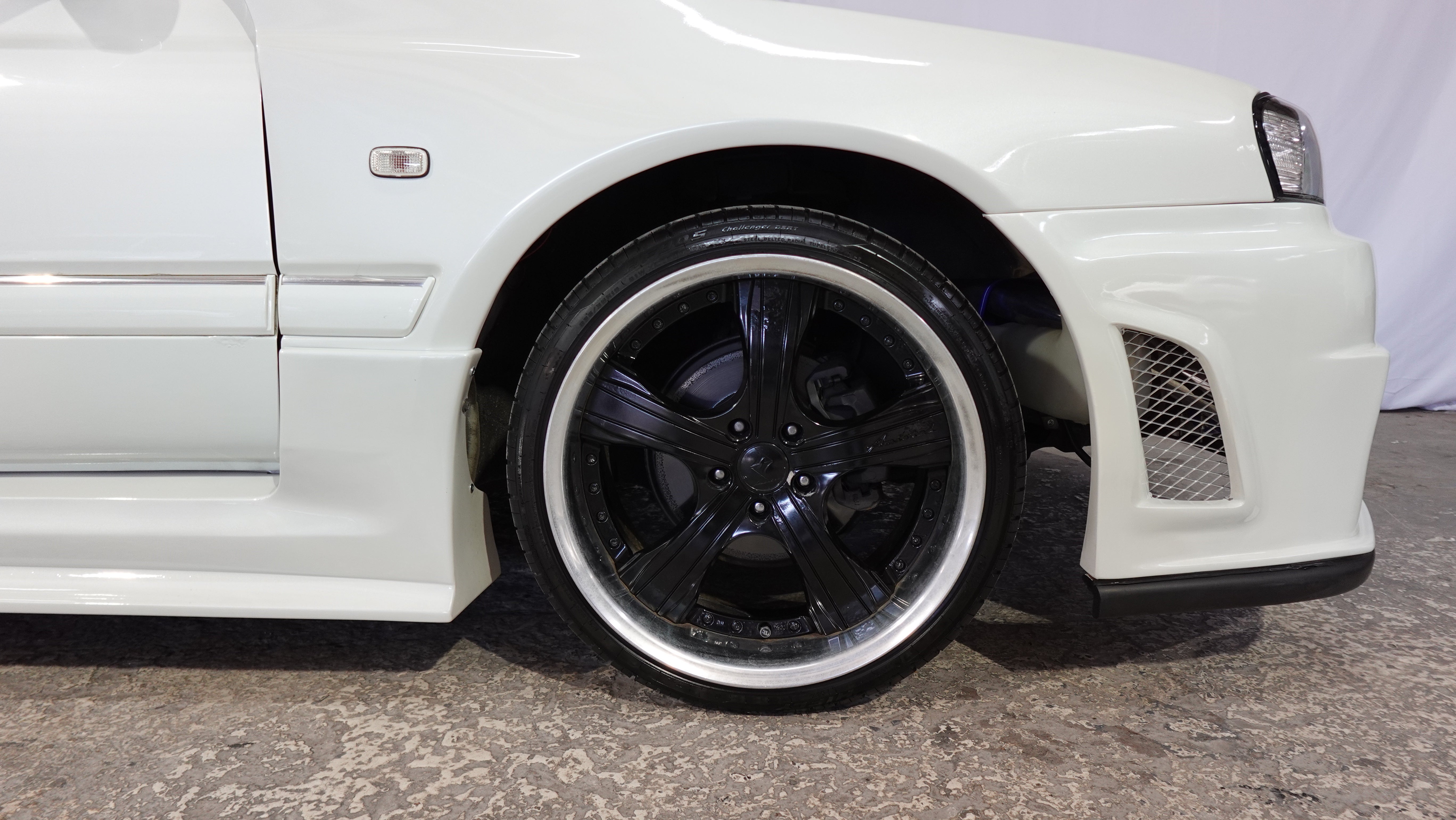 1999 Nissan Stagea RS-Four AWD GTR Front end